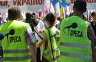 У Хмельницькому на політичну акцію опозиції міліція одягнула журналістів у спецжилети – ФОТО