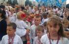 Хмельницький відзначив День незалежності парадом вишиванок – ФОТО