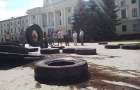 На хмельницькому Майдані з’явилися шини – ФОТО, ВІДЕО