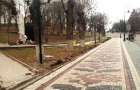У Кам’янці-Подільському після перехрестя “вишили” тротуар