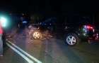 Вночі у Хмельницькому у лобовому зіткненні постражали дві автівки