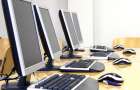 Поліція перевіряє хмельницькі школи, які за завищеними цінами купили комп’ютери