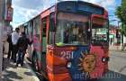 Нові правила користування хмельницькими тролейбусами: водіям заборонять слухати музику, пасажирам – їздити з морозивом