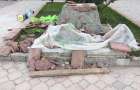 У Городку вандали пошкодили постамент, на якому мав зводитися меморіал Героям російсько-української війни