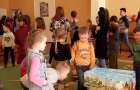 Вихованці  Хмельницького дитячого будинку отримали великодні подарунки