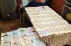 У справі розкрадання дизпального “Укрзалізниці” посадовець депо “Гречани” повертає арештовану валюту