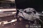 Поблизу Хмельницького авто врізалося у вантажівку, загинула жінка