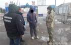 Хмельницька поліція спільно видворила за межі України кримінального злодія на прізвисько “Тахір”