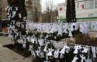 У Хмельницькому згадали загиблих майданівців тисячами паперових ангелів
