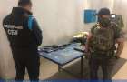 Хмельницький суд арештував громадянина Франції за спробу вивезти зброю, якою воювали на Донбасі