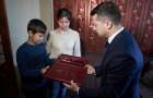 Президент вручив «Золоту Зірку» вдові Героя України, який ціною власного життя врятував життя побратимам