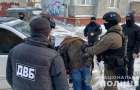 У Хмельницькому затримали чоловіка за спробу підкупу посадовця поліції