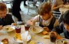 Цього року на харчування учнів молодших класів у Хмельницькому передбачили 16 грн в день на одну дитину