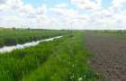 У Шепетівському районі фермерське господарство розорало землі у прибережній захисній смузі річки