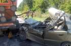 На Хмельниччині «Daewoo Lanos» в’їхав у спеціалізований автомобіль, водій загинув