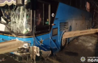 На Хмельниччині рейсовий автобус міжнародного сполучення зіткнувся з відбійником