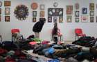 У Хмельницькому почав працювати центр видачі одягу для вимушених переселенців