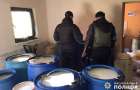 У жителя Старокостянтинова поліцейські виявили понад 4 тисячі браги та 150 л готового алкоголю