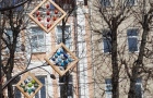 У середмісті Хмельницького з’явилися “писанкові дерева”