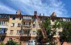 Бригади комунальників з Хмельницького допомагають відновлювати будинки Чернігова