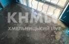 Наслідки ракетного удару по Хмельницькому – понад 10 постраждалих, сотні вибитих вікон, пошкоджені автівки