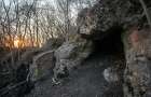 Сакральна печера-сховок на Хмельниччині, волхви та сліди Богородиці