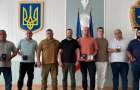Нагрудні знаки «За сприяння війську» від Валерія Залужного отримали сім волонтерів Хмельниччини