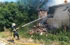 На Хмельниччині під час грози блискавка вразила господарську споруду, згоріло 3,5 тонни сіна