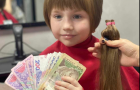 Маленька хмельничанка пожертвувала своїм волоссям, аби допомогти херсонцям, що постраждали від наводнення