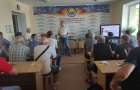У Хмельницькому вчителів предмета «Захист України» навчають керувати дронами