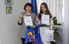 Представники Хмельницької АЕС вручили нагороду призерці конкурсу рефератів «Ядерна енергія і світ»