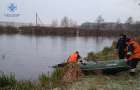 Пішов на рибалку і зник – на Хмельниччині рятувальники дістали тіло загиблого чоловіка з річки