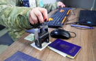 Жительці Хмельниччини оголосили підозру за сприяння виїзду військовозобов’язаного за кордон