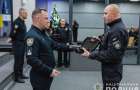 Офіцера поліції з Хмельниччини відзначили нагородною зброєю