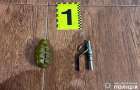 На Хмельниччині поліцейські, які виїхали вгамувати домашнього кривдника, виявили у нього бойову гранату