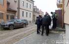 На Хмельниччині в орендованій квартирі виявили тіла трьох чоловіків: ймовірна причина смерті – отруєння чадним газом