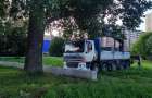 У Хмельницькому розпочинають будівництво готелю на співочому полі біля Південного Бугу: влада знову каже, що законно