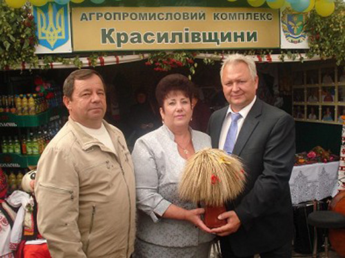 Зліва направо: Василь Ходак і Петро Арсенюк. Фото з сайту Красилівської райдержадміністрації