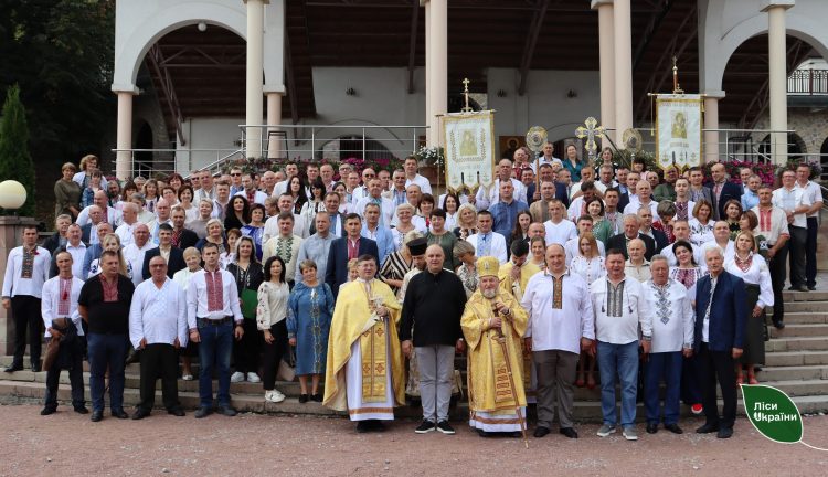 Лісівники Хмельниччини здійснили паломництво до Марійського духовного центру «Зарваниця»