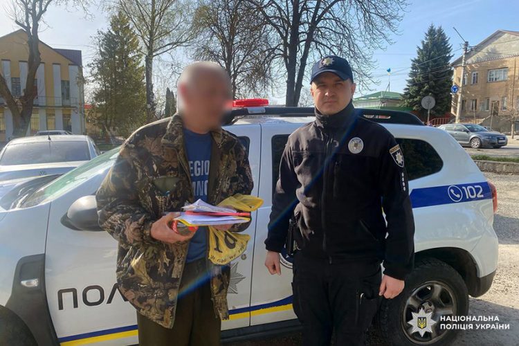 Пройшов пішки понад 50 км: на Хмельниччині розшукали зниклого з диспансеру пенсіонера
