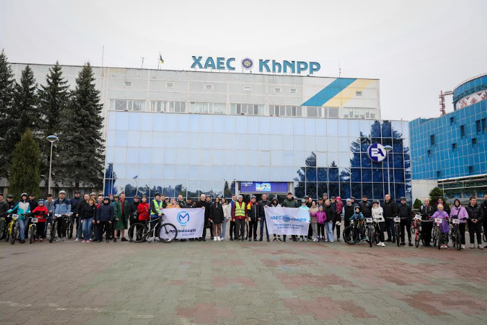 Напередодні міжнародного дня сімʼї Хмельницька АЕС провела благодійні заходи на підтримку ЗСУ