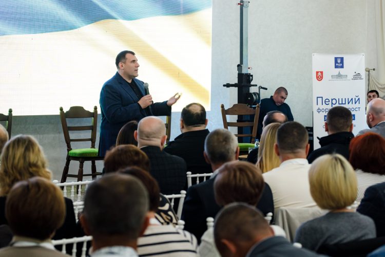 Платформа дії та спільних рішень: Перший форум старост Хмельниччини об’єднав представників влади та громад