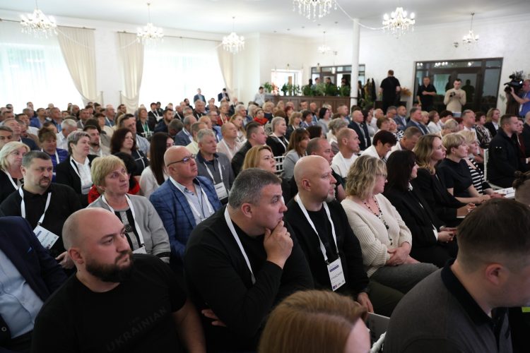 На Хмельниччині відбувся Перший форум старост: об’єднання зусиль заради стійкості та перемоги
