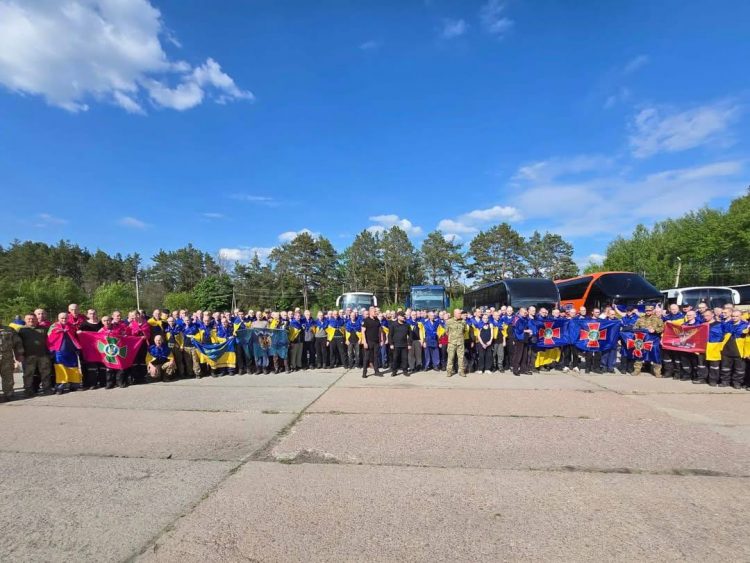 Серед звільнених з російського полону військовополонених – шестеро воїнів з Хмельниччини