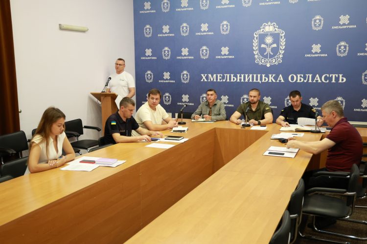 У Хмельницькій ОВА обговорили стан епідбезпеки, готовність до навчального року та протипожежний захист у громадах