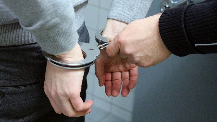 Двох хмельничан підозрюють у вимаганні 100 тисяч доларів неіснуючого боргу
