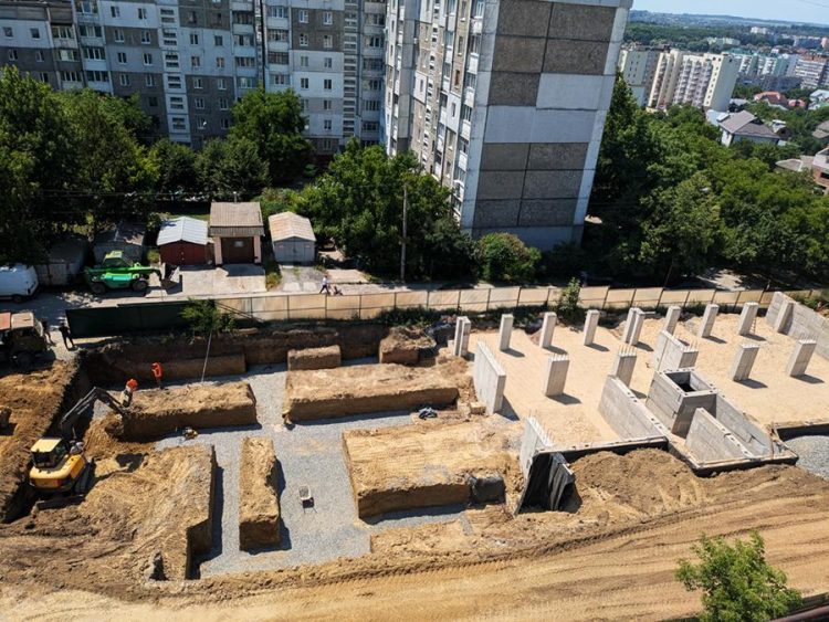 Заручники у власному дворі: як у Хмельницькій міськраді спряли скандальному будівництву
