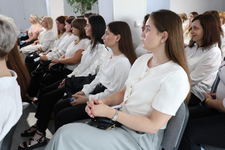 Безбар’єрність і повага до гідності: у Хмельницькому провели форум працівників ДРАЦС
