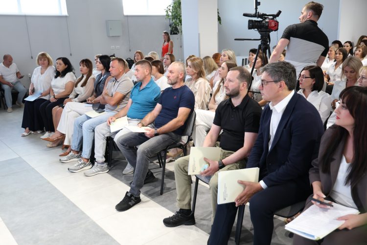 Безбар’єрність і повага до гідності: у Хмельницькому провели форум працівників ДРАЦС
