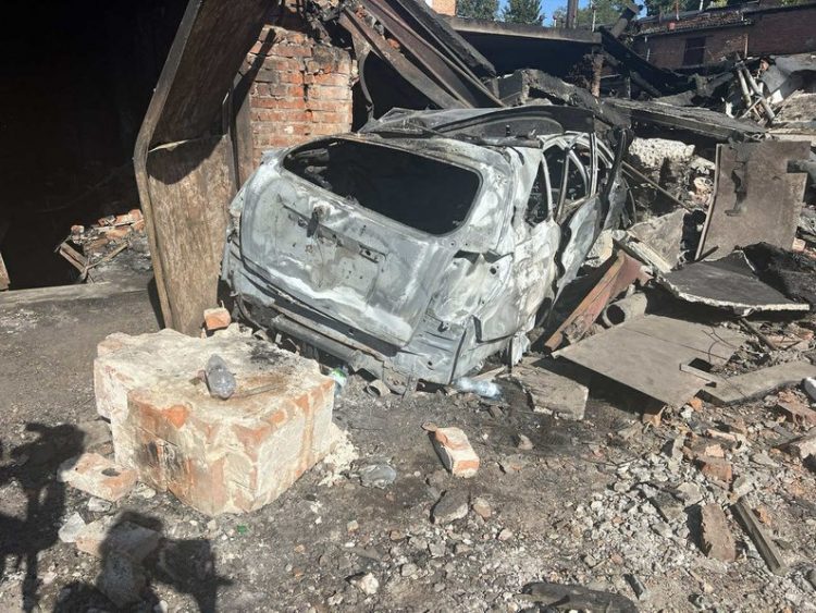 Власники пошкоджених гаражів та автівок підраховують збитки після російської обстрілу Хмельницького